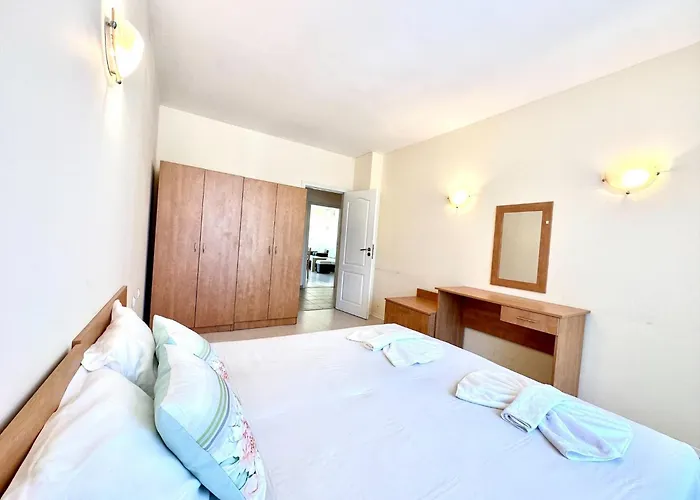 Blue Marine - Menada Apartment *